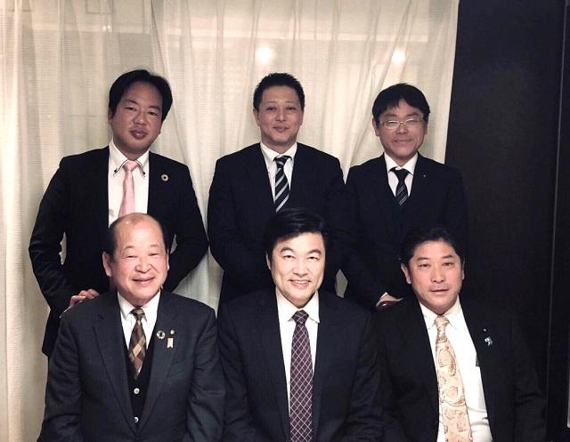 前列　李処長(中央)、吉川守前議長(左)、池尻秀樹議員(右) 後列　木畑匡議員(中央)、 西哲史議員(左)、野村友昭議員(右)