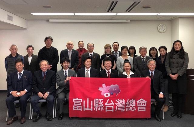 4.李処長（前列中央）、共田会長（前列右3）および出席者の集合写真