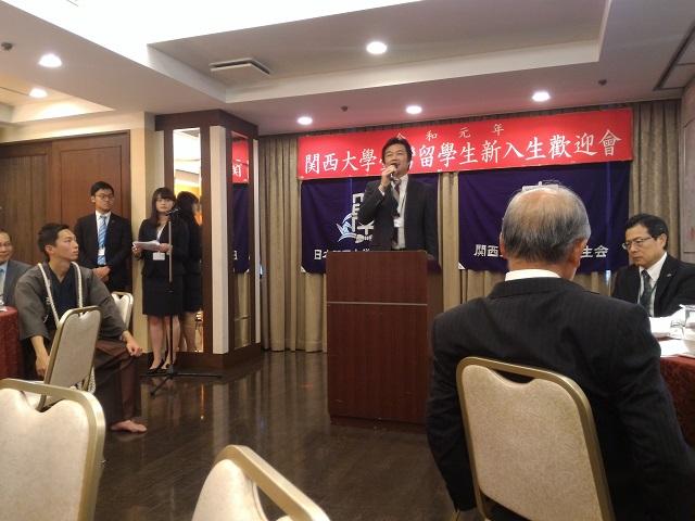 関西大学台湾留学生会2019年度新入生歓迎会にて挨拶する李世丙・駐大阪弁事処長