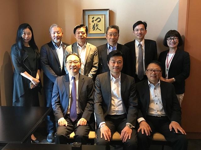 李処長(前列中央)、黄執行長(前列右) 、稲葉社長(前列左)らの集合写真