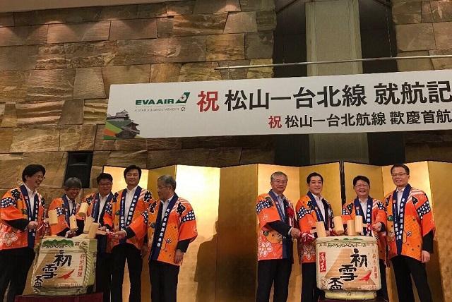 黃政務次長（右：右2）、蔡政務公使（右：左1）、孫社長（右：右1）、中村知事（右：左2）と李処長（左：右2）