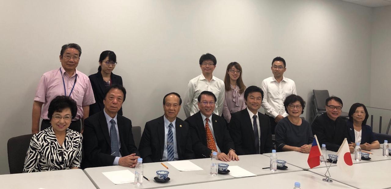 監察委員と弁事処職員