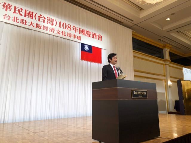 挨拶する李処長