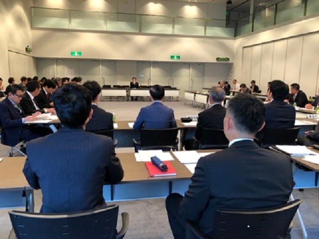 講演する李処長（中央）