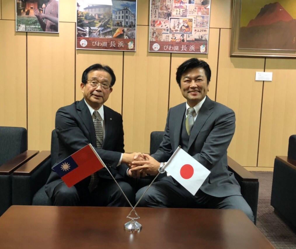 李処長（右）と藤井市長（左）