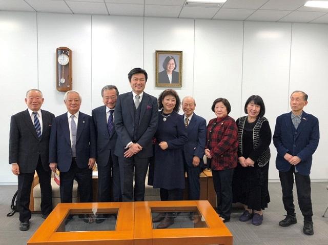 李処長（左四）と阪口理事長（左三）、兒玉会長（左二）、魏副理事長（中）ら集合写真