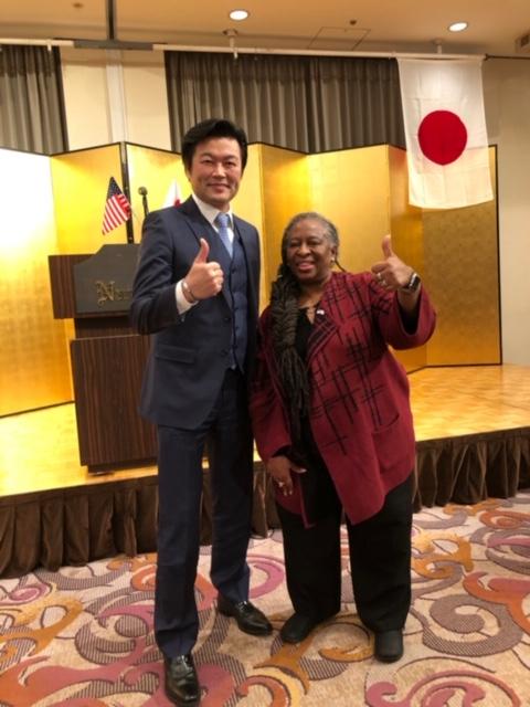 李処長（左）、KELLEY総領事（右）