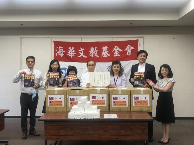 (左より) 玉栄幸信事務局長、楊慧萍僑務課長、菅井亞由美師長、増山理院長、謝美香理事、李世丙処長、大川佳那・東京台湾商工会副会長 