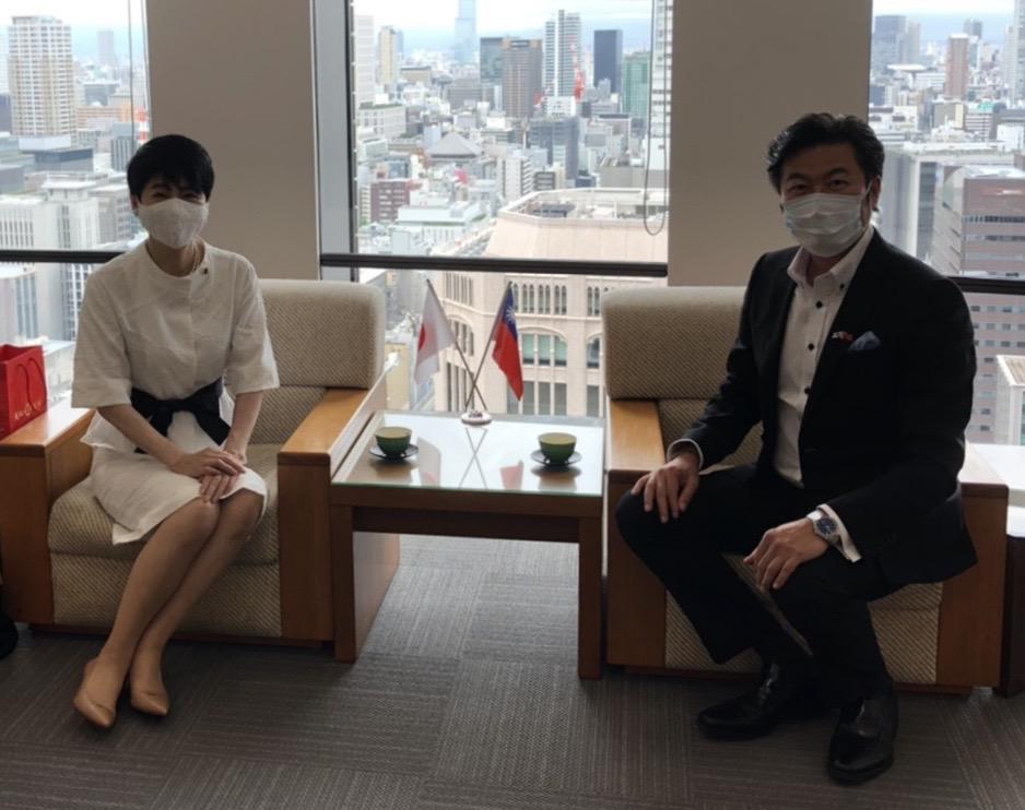 李処長（右）、広田前議長（左） 