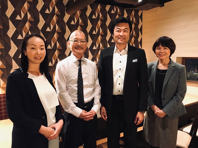 （左より）嶋崎麻紀・高知県大阪事務所課長、濱渦達也所長、李世丙・駐大阪弁事処処長、林育柔教育課長 