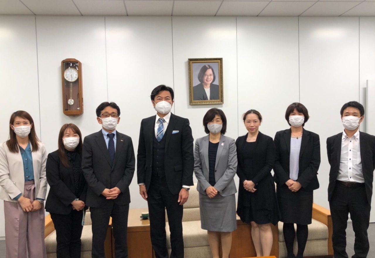 李処長（左四）、沈副部長（右三）、林課長（右二）、門脇本部長（左三）、中原本部長（右四） 