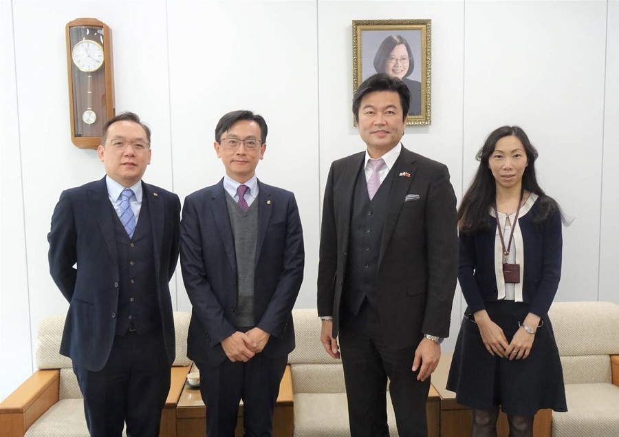 （左より）劉支店長、馬支店長、李処長、楊課長