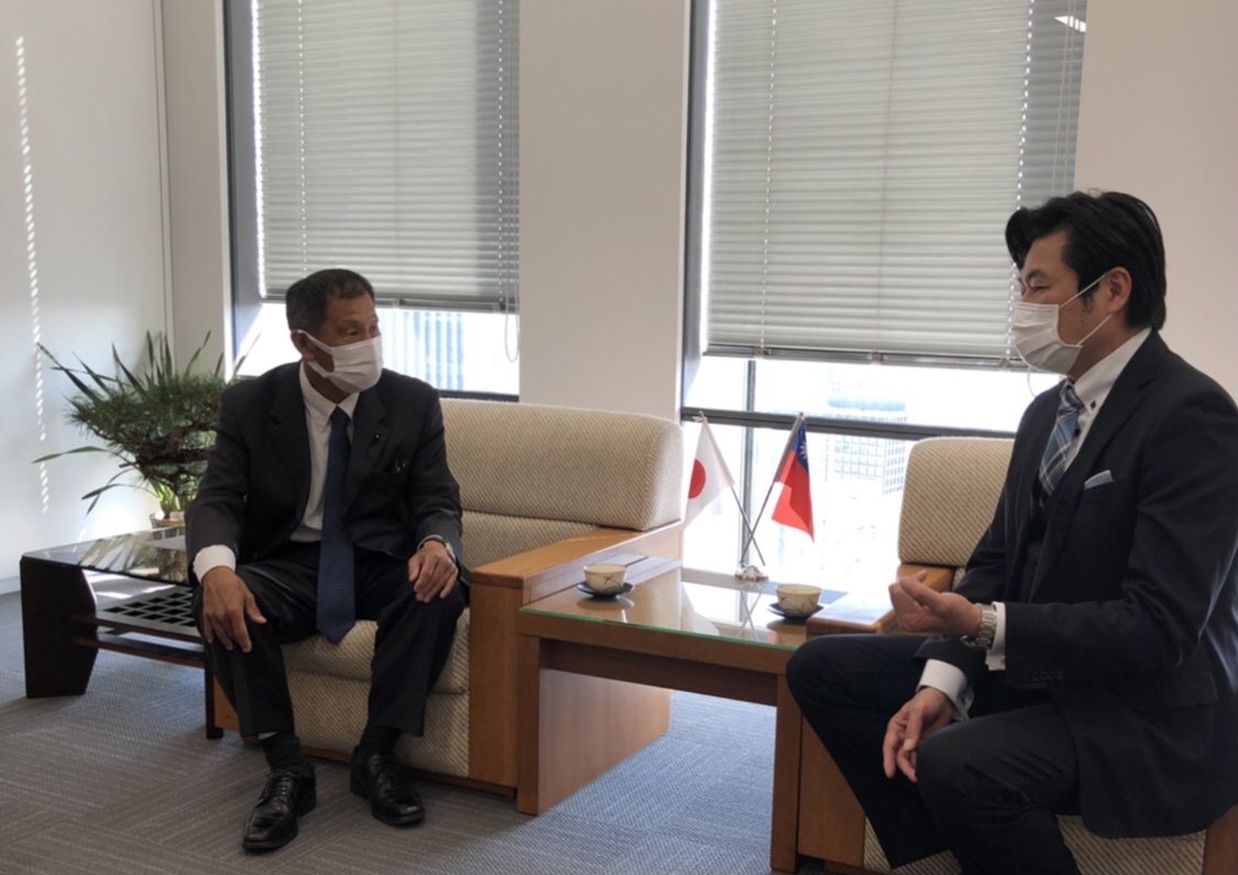 李処長 (右)、和田議員(左) 