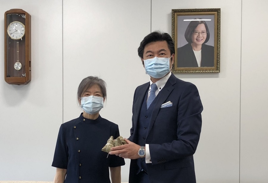 中村師姐(左)、李処長(右)