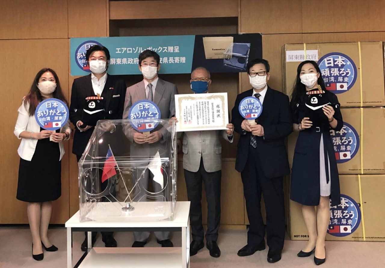 左より：澤尾淳心副会長、李世丙処長、佐々木洋会長、陳天隆会長、生野弘道会長、楊慧萍課長