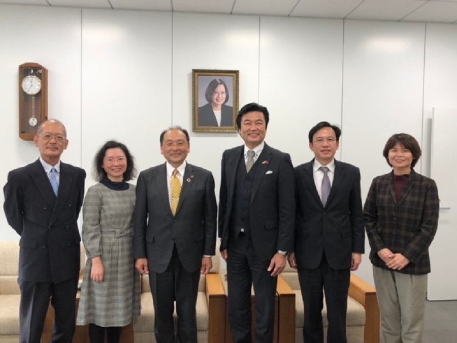 （左より）濱渦所長、李課長、植田市長、李処長、林所長、林課長 