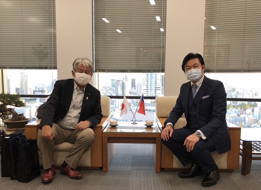 多賀谷前議長(左)、李処長(右) 