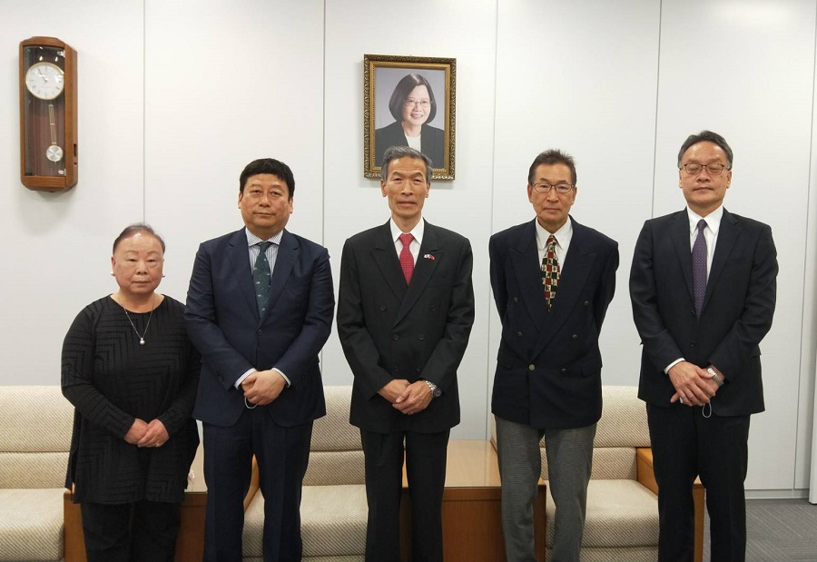 左より：王副会長、王会長、向処長、張副会長、西川副会長 