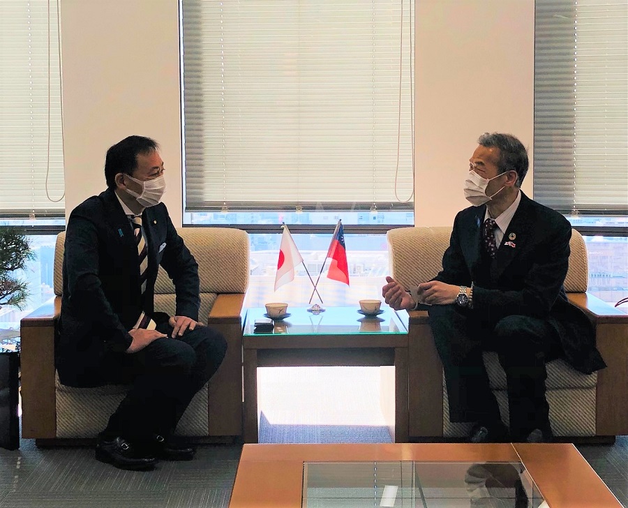 向処長（右）、東参議院議員（左）