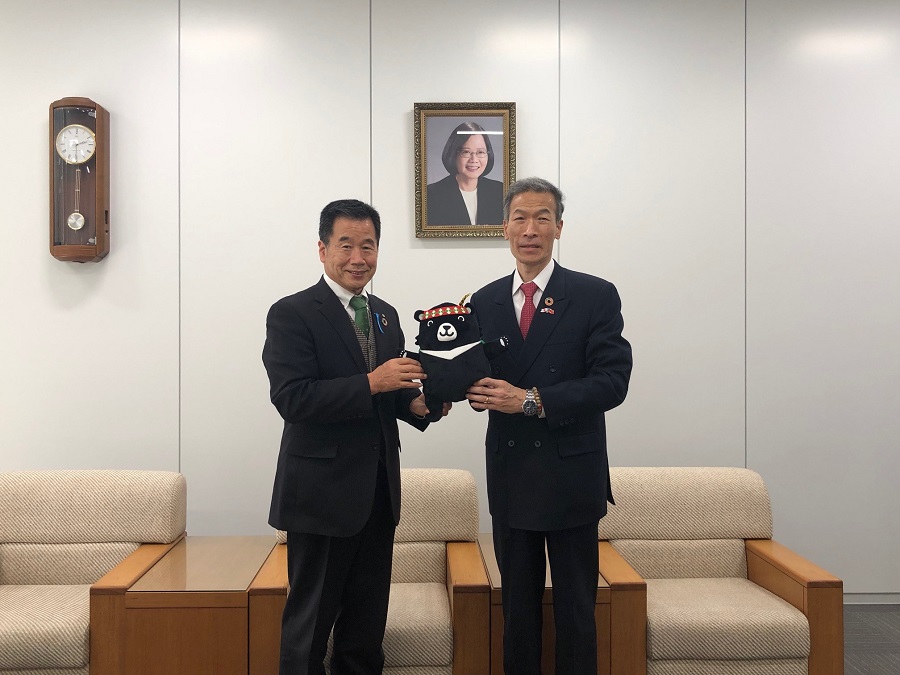 向処長（右）、藤原町長（左）