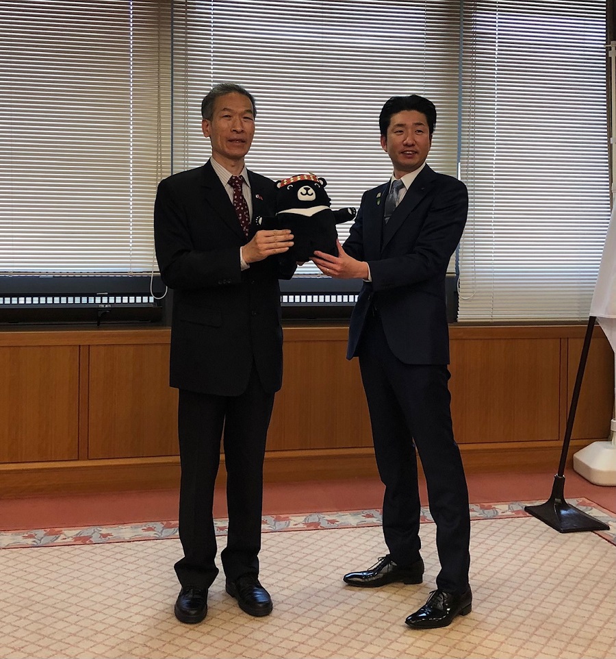 向処長（左）と永藤市長（右）