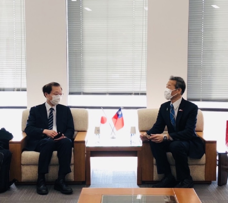 近藤伸二教授(左)、向明徳処長  意見交換の様子