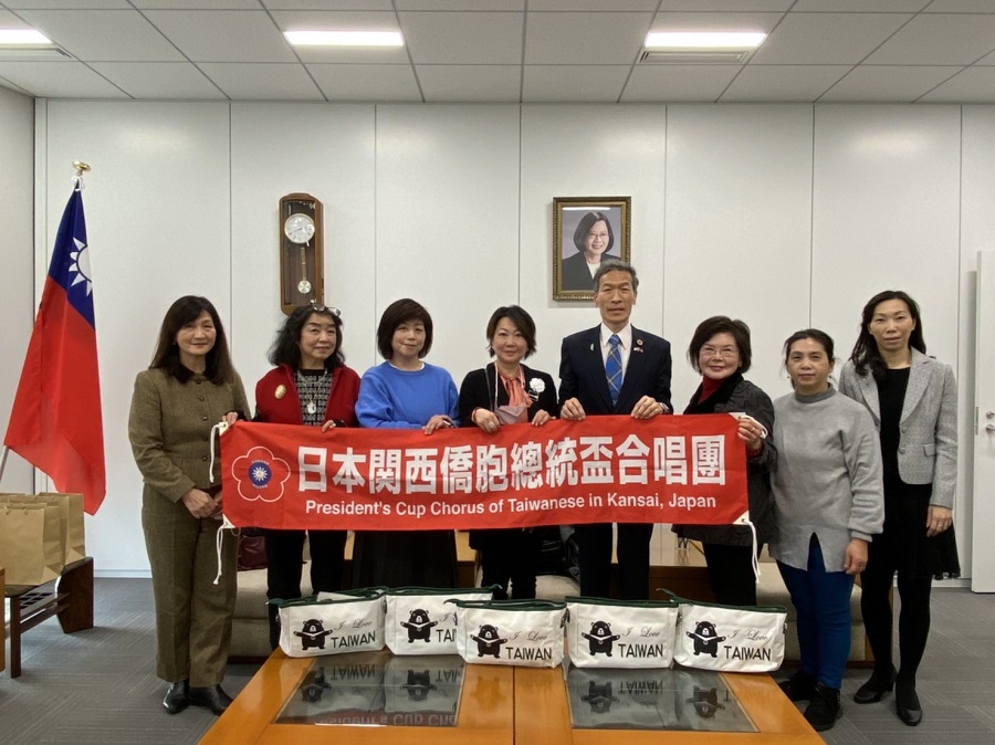 向処長(右4)　ご来訪の皆様と