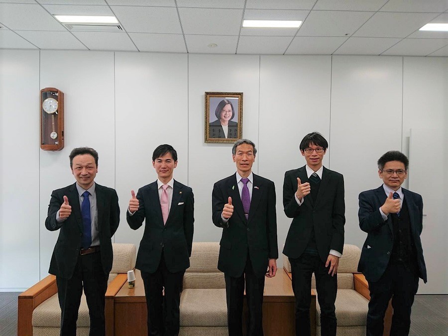 左より：松田課長、石丸市長、向処長、呉課長、羽田次長