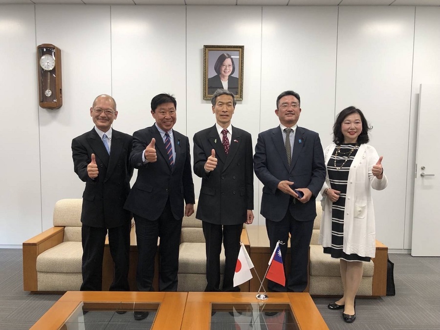 左より:濵渦所長、森田会長、向処長、弘田議員、上島会長