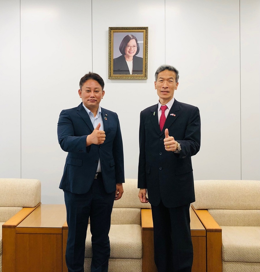 山入端市長（左）、向処長（右）