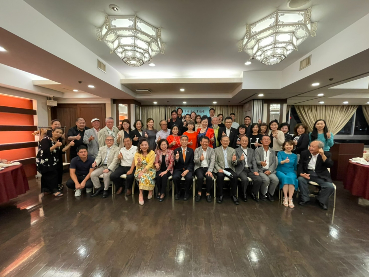 懇親会にて記念撮影