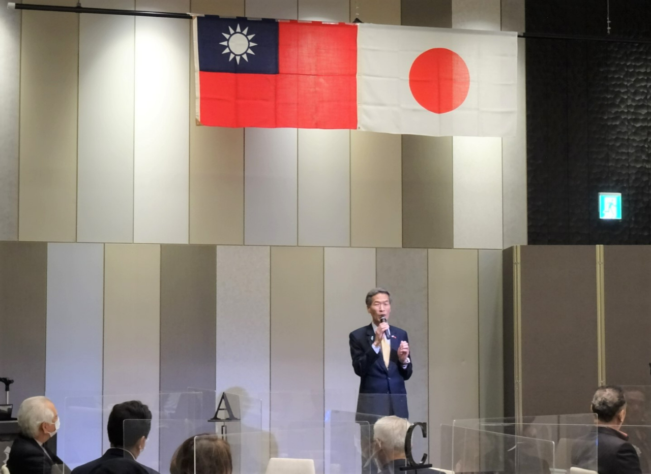 挨拶する向処長