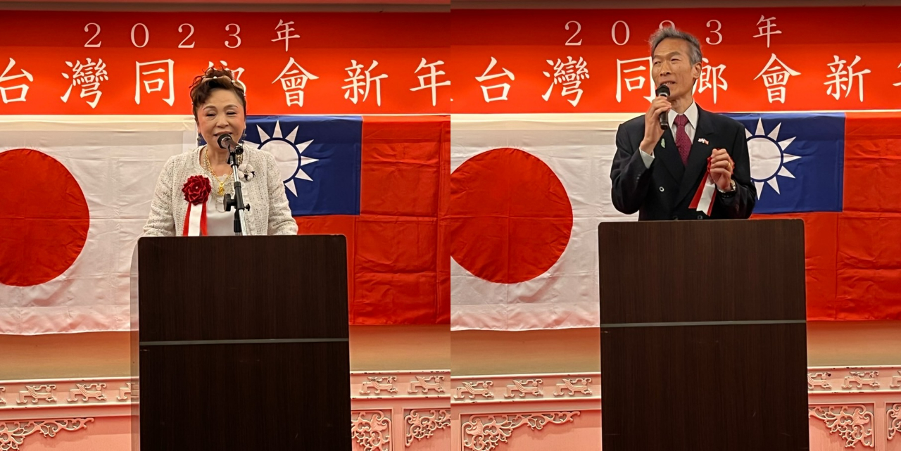 挨拶する向明德処長(右)と謝美香・会長(左)