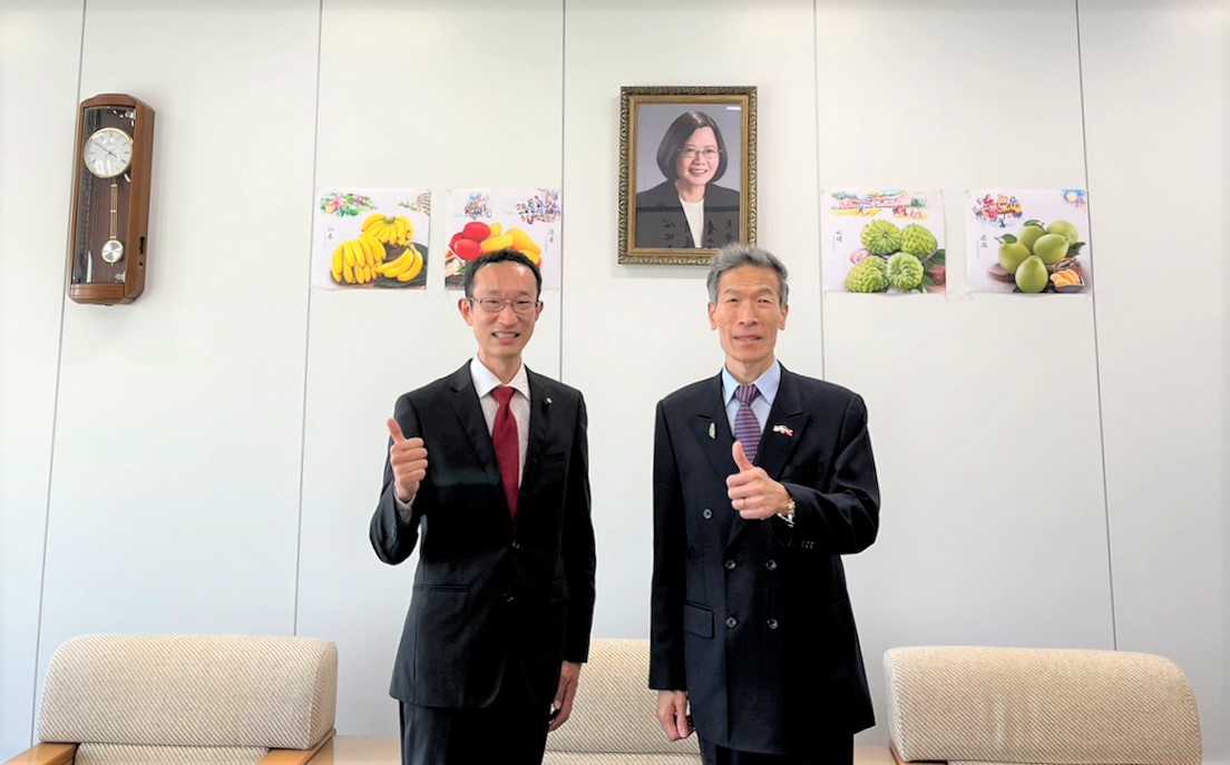 向処長と藤田議員（左）