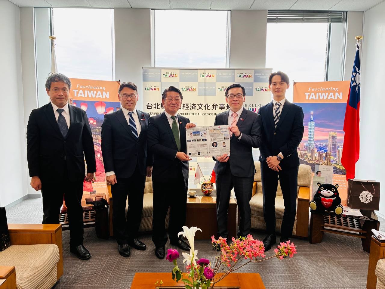 范処長と藤田会長一行による記念撮影