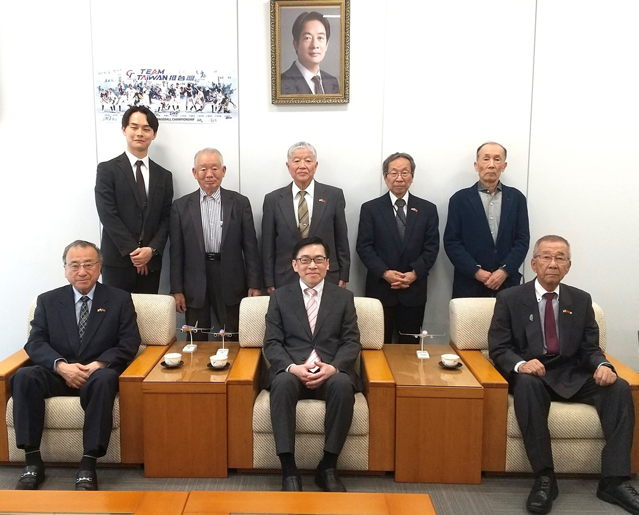 （前列）范処長（中央）、辻井会長（右）、阪口理事長（左）