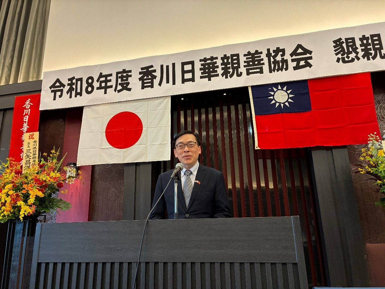 挨拶する范処長