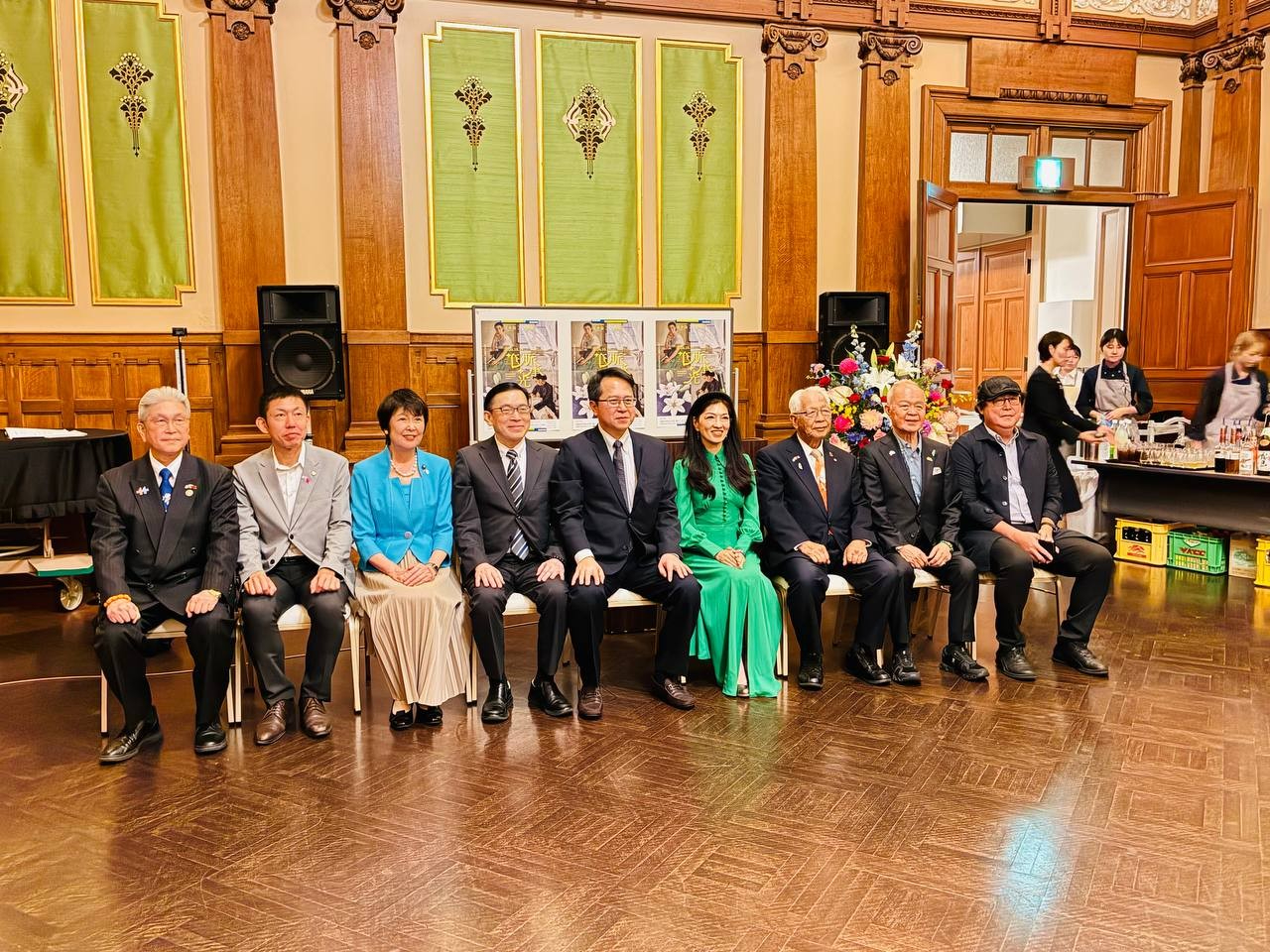 范処長とご来賓の方による記念撮影