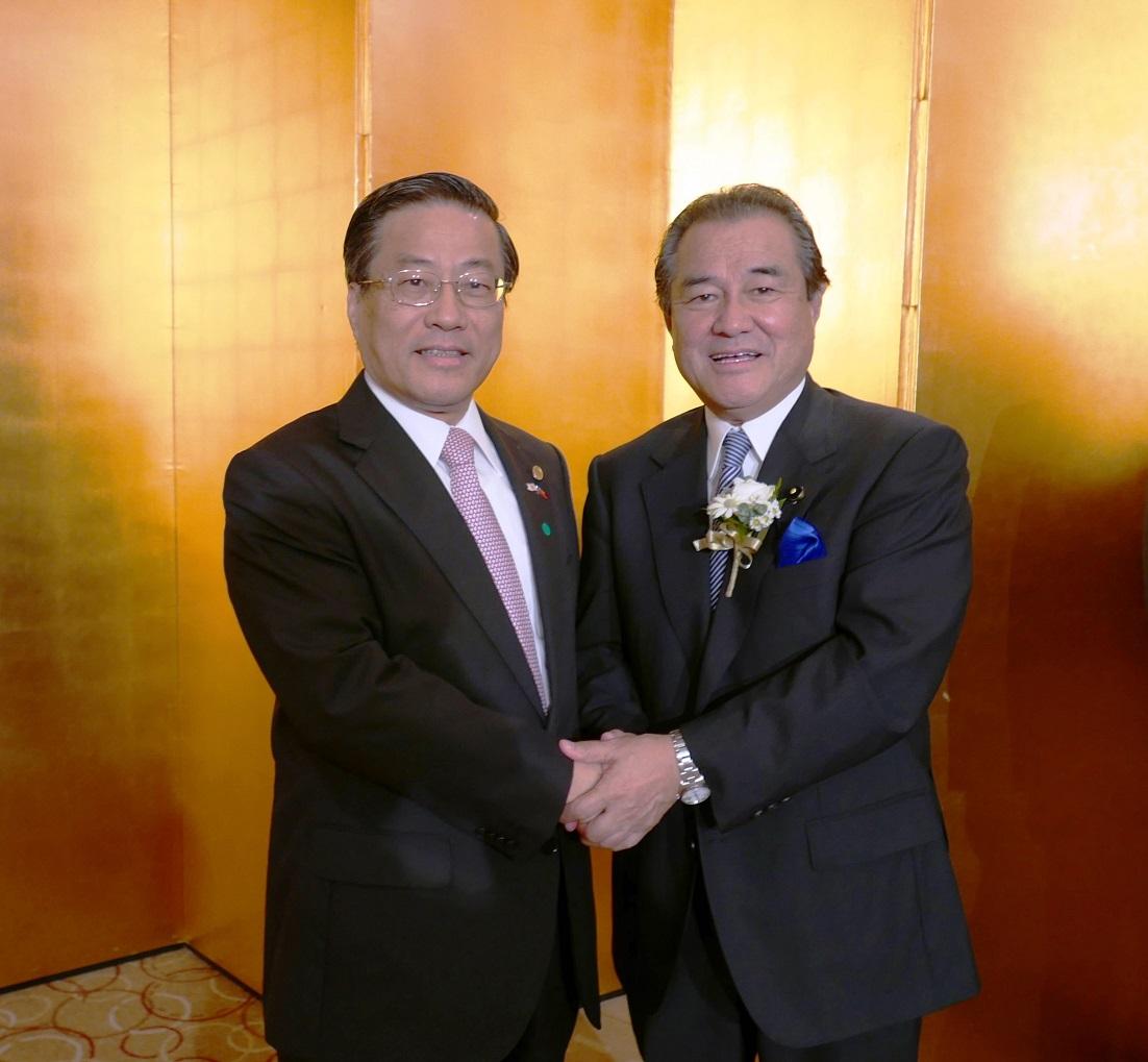 駐橫濱辦事處：陳桎宏處長(左)、神奈川縣議會議長：桐生秀昭(右)