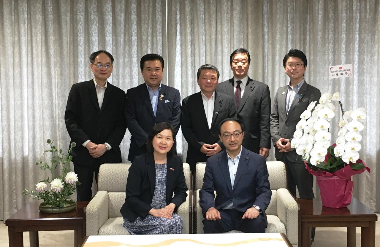 本處：張處長(前左1)
神奈川縣議會議長：梅澤裕之(前右1)
神奈川縣議會副議長：渡邊HITOSHI(後左2)
日華親善神奈川縣議員連盟會長：松田良昭(後中央)