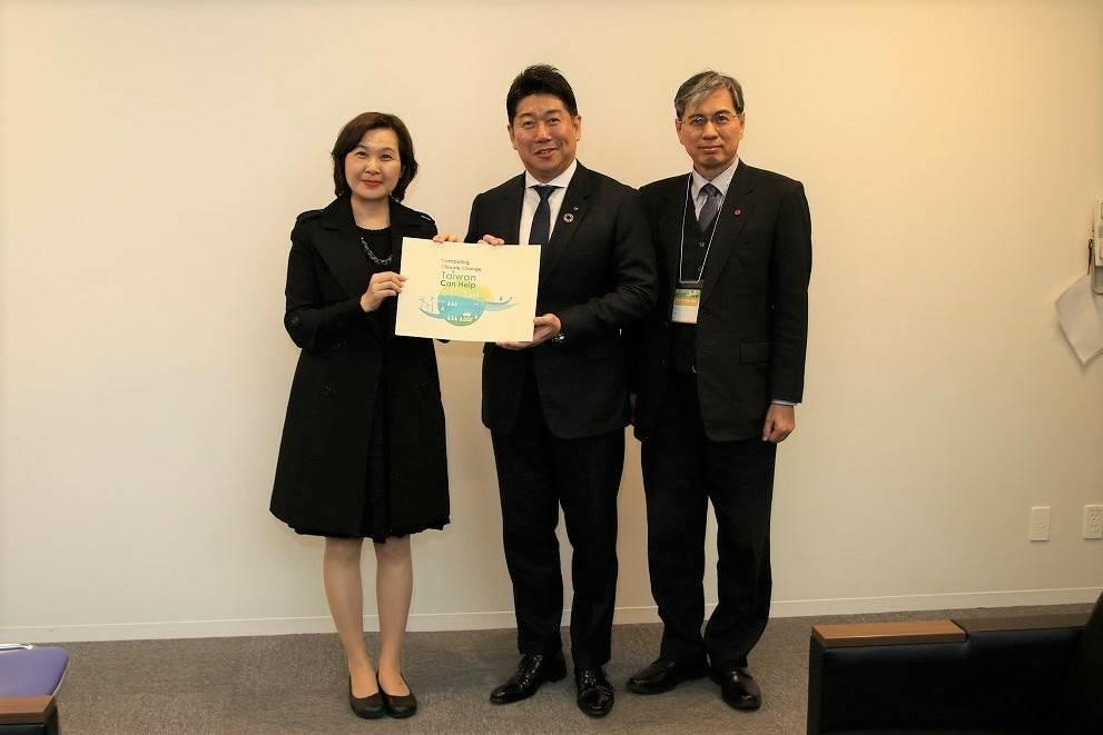 張處長與川崎市福田紀彥市長(中央)合影