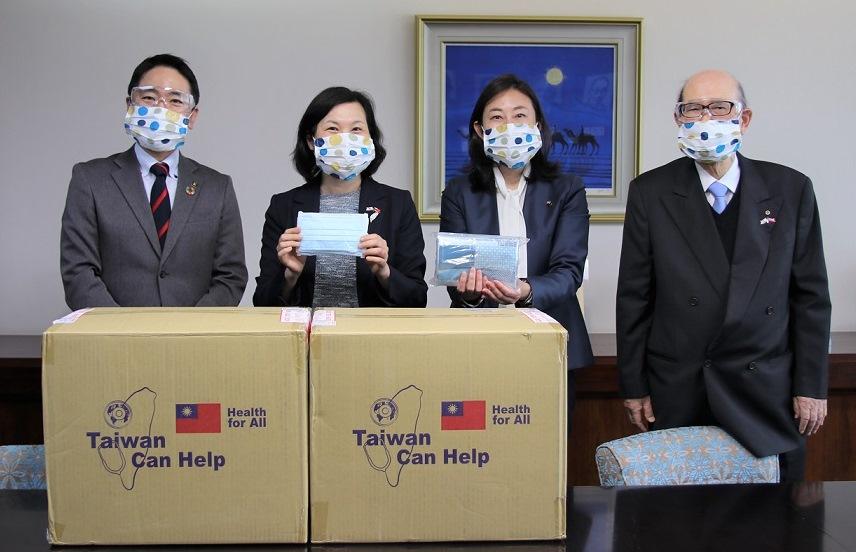 鎌倉市：松尾崇市長(左1)
鎌倉市議會：久坂KUNIE議長
鎌倉市議会日台友好親善議員連盟：松中健治會長