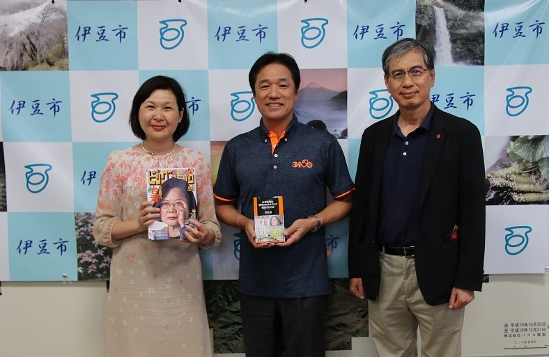 菊地豊市長（中央）