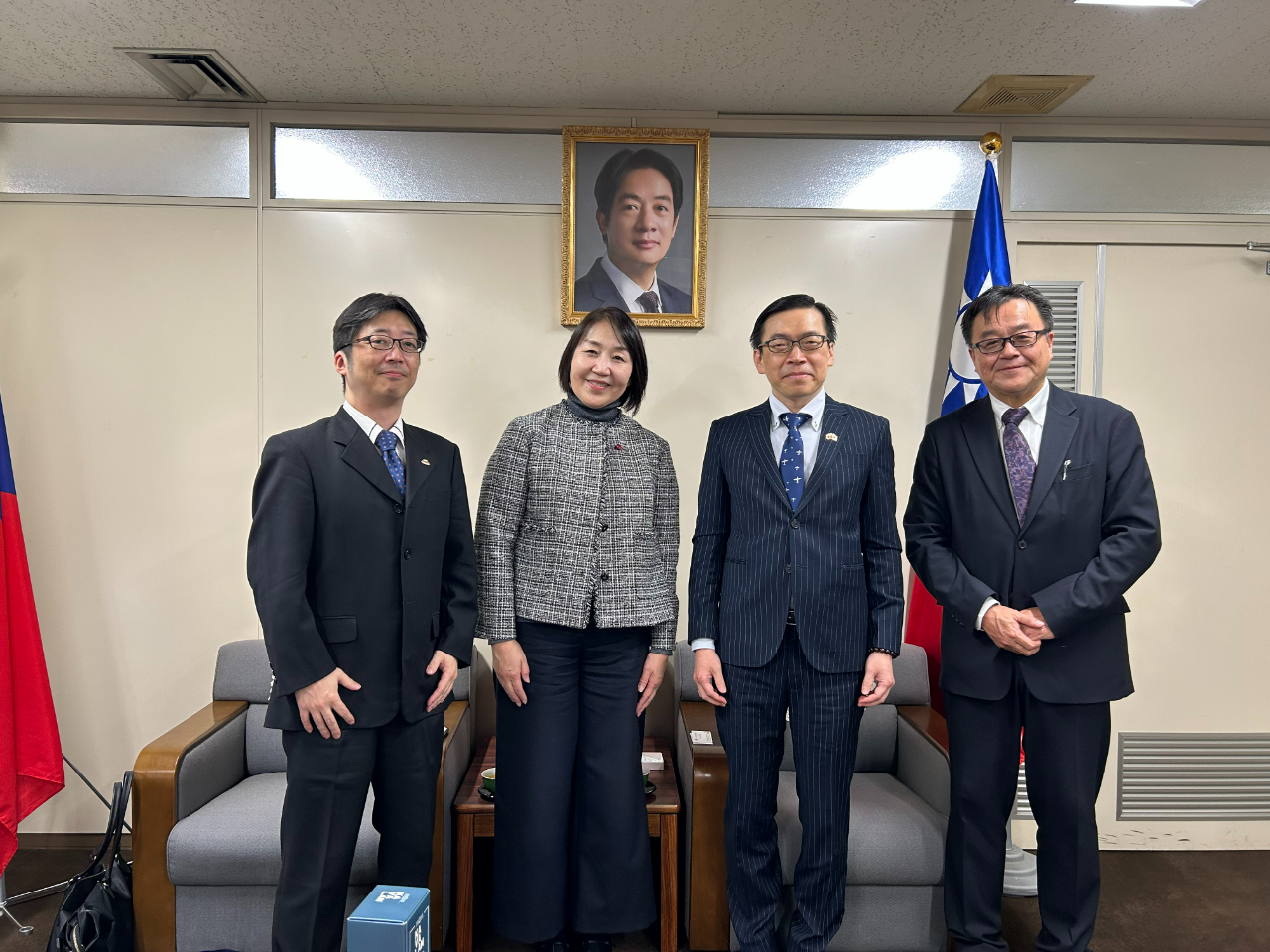 【2020 年製】245/40ZR18 連邦政府FEDERAL 2 本/台湾製 Pictures - Yokohama Branch, Taipei Economic and Cultural