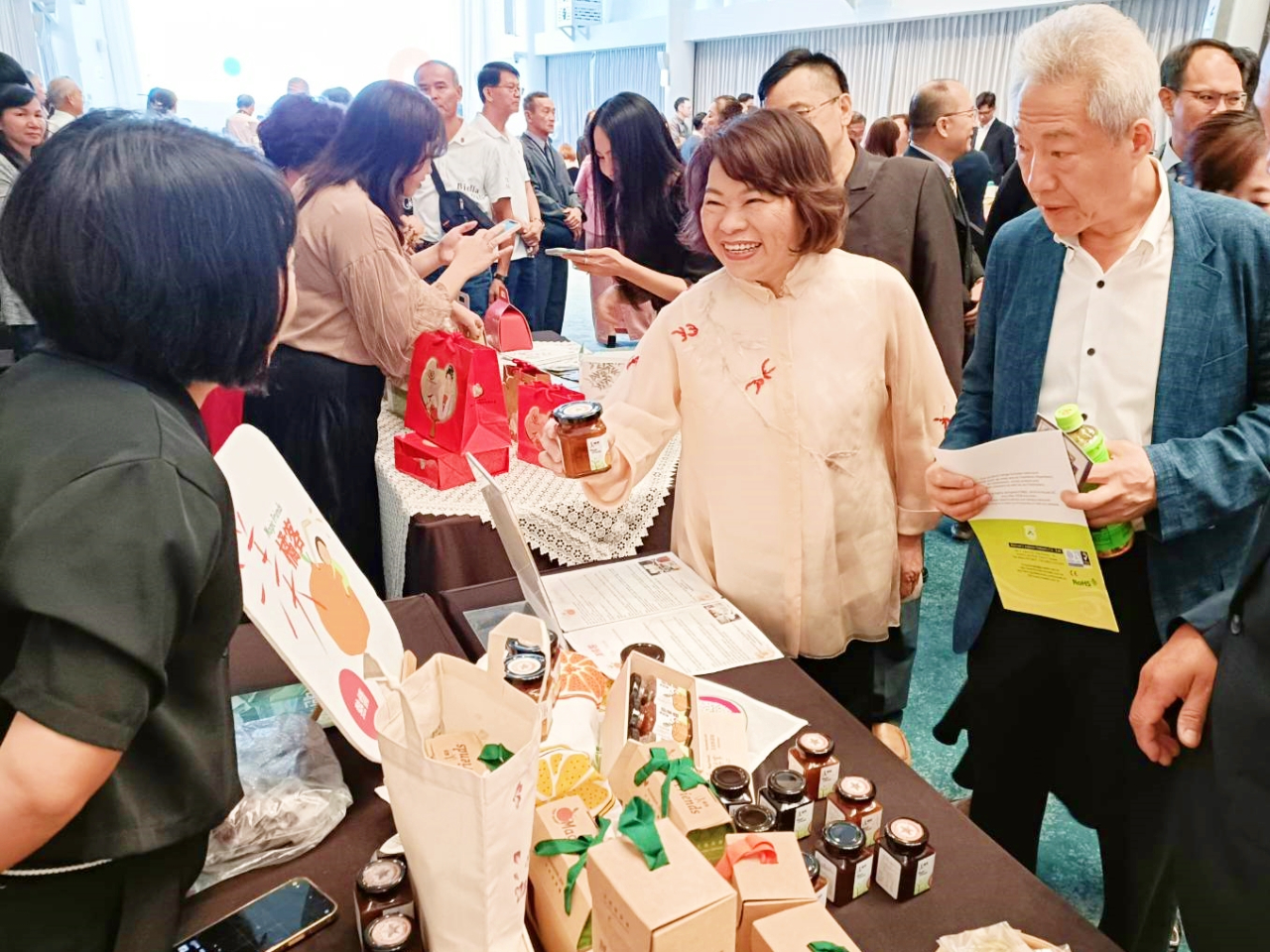 0 在地好物驚豔韓國 (1)(照片右一為韓國旅行業協會副會長張有財)