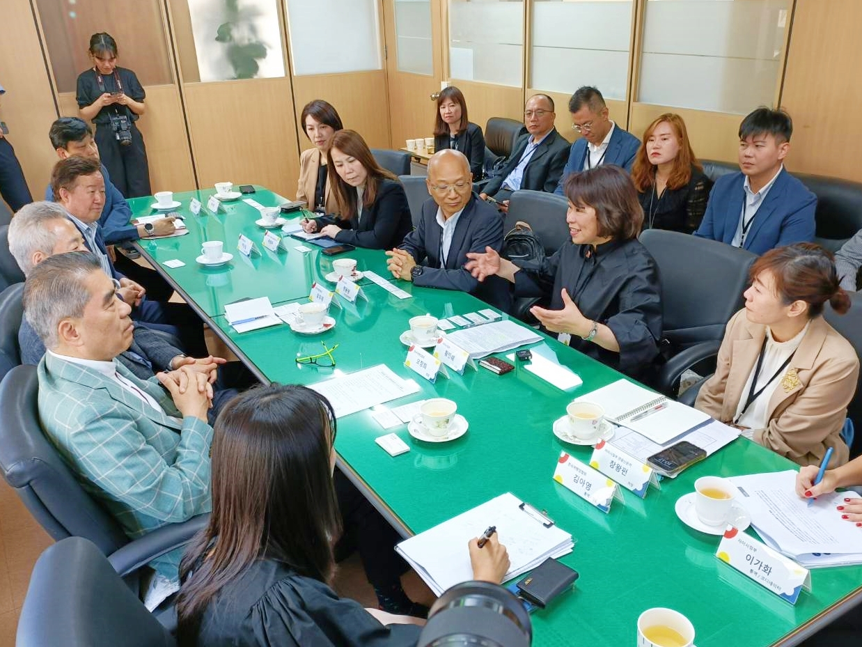 0 市長率市府團隊與韓國旅行業協會交流