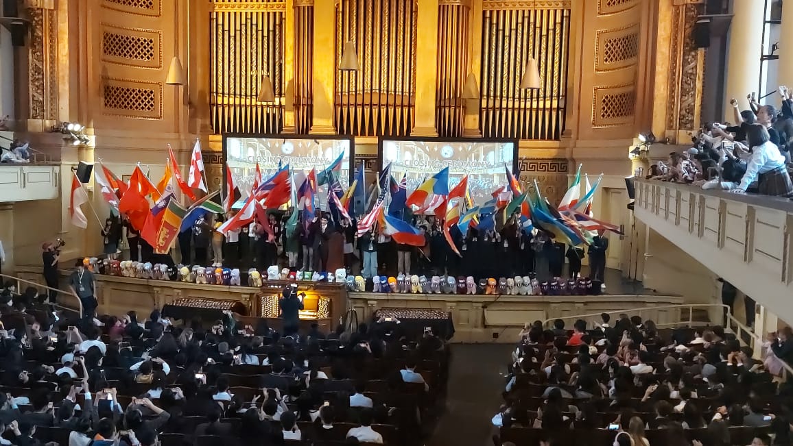 8. 來自全球超過50國3900位參賽學生共同參與舉旗儀式