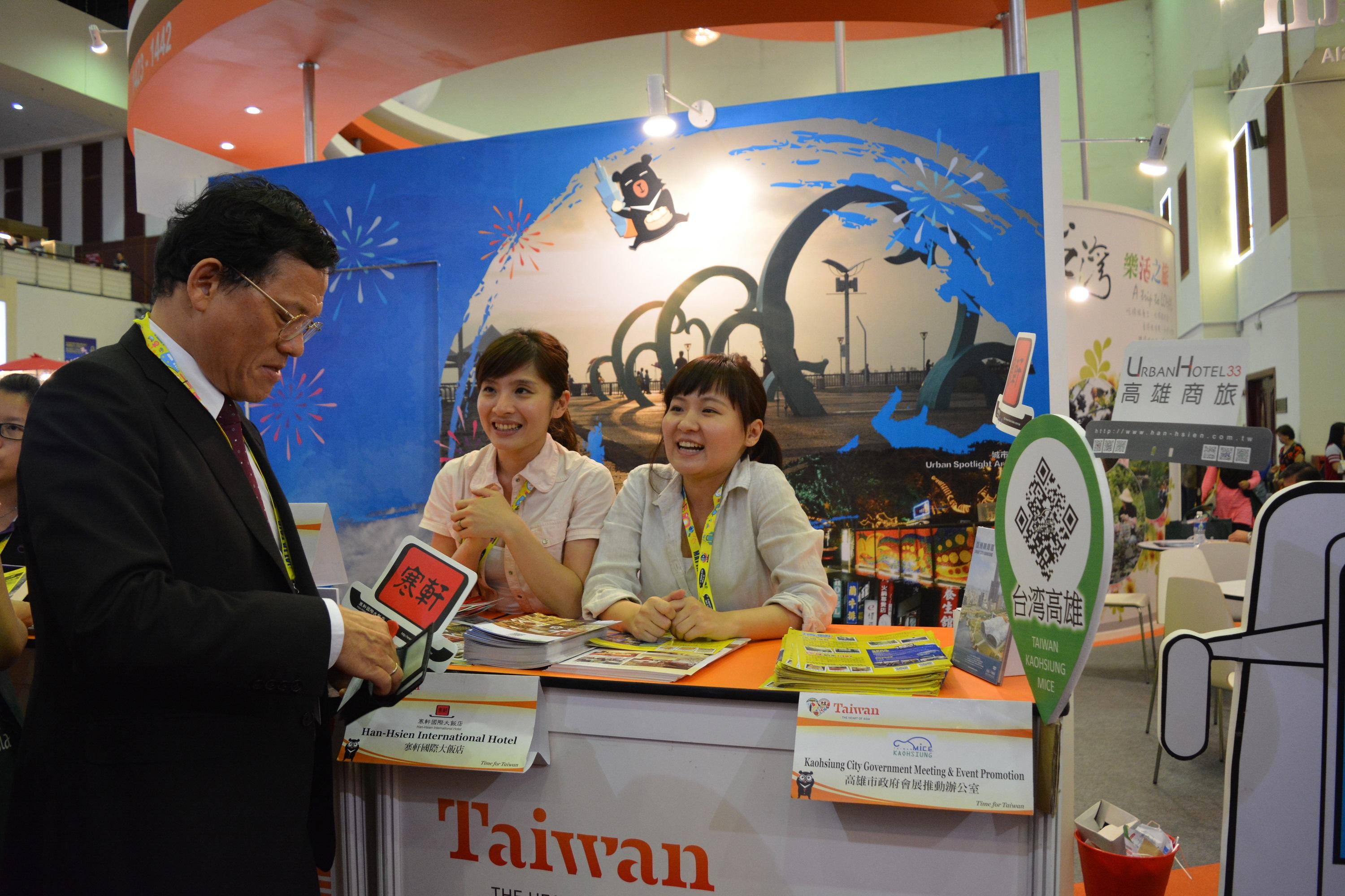 駐馬來西亞代表處章大使計平參訪2016年馬來西亞春季旅展台灣館。