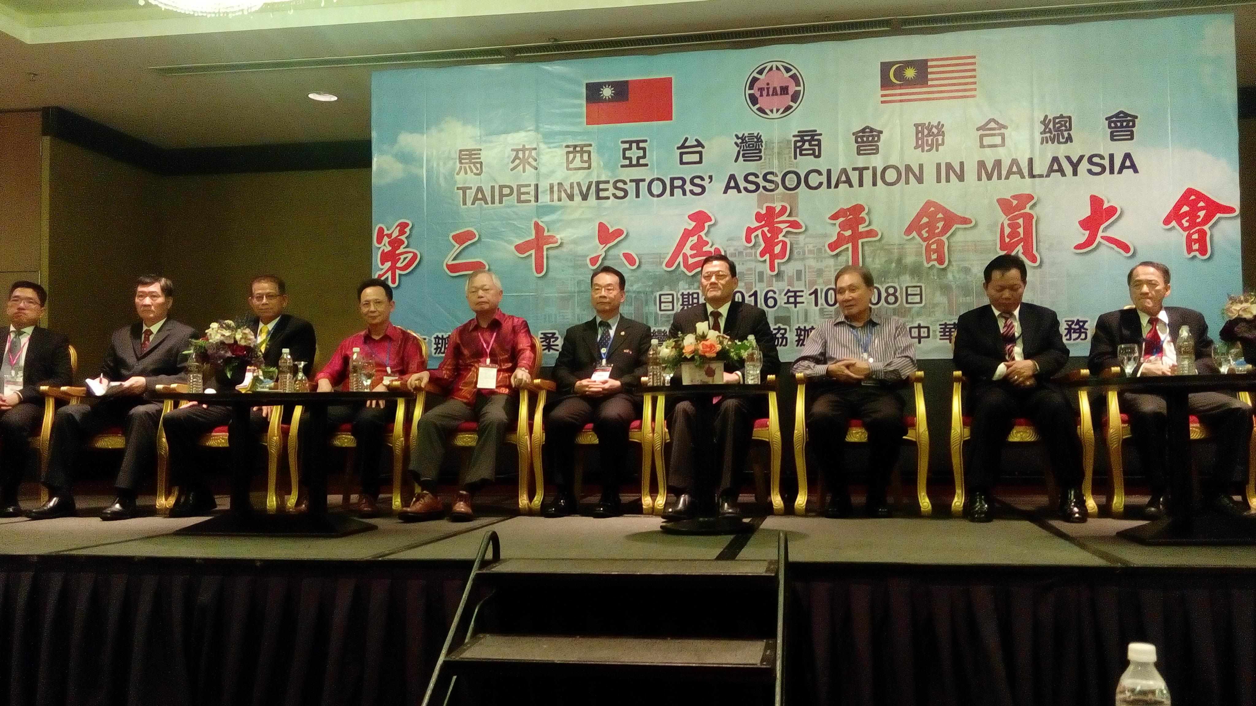 章大使計平(右4)出席馬來西亞臺灣商會聯合總會第26屆常年會員大會開幕典禮情形。