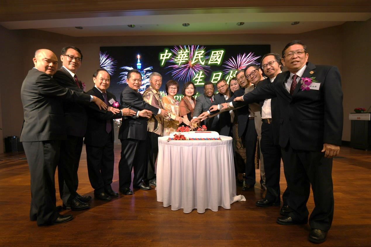 洪大使慧珠主持107年國慶酒會，並邀請當地政要、臺商及華團領袖共同祝酒及進行切蛋糕儀式，祝賀中華民國生日快樂